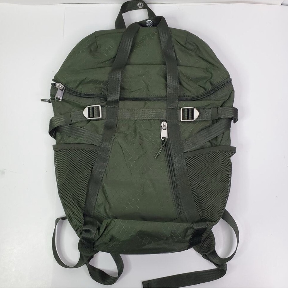 Athleta Brand Excursion Backpack
(Like New Condition)
Color: Olive Green
